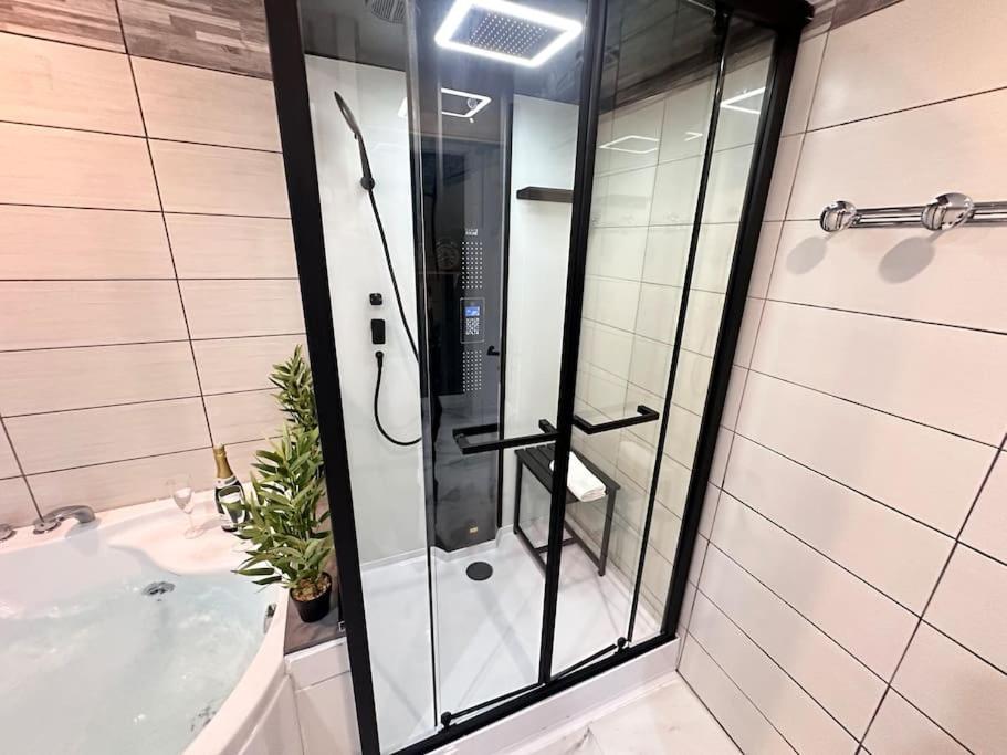 E Servagnat T3 Luxe Avec Sauna Jacuzzi Et Hammam 에페르네이 외부 사진